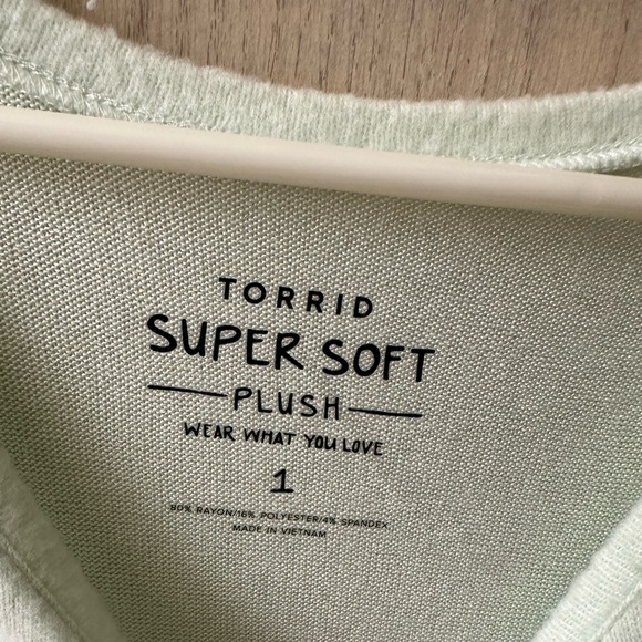NWT Torrid Size 1 Super Soft Jade Brushed Hacci Top - Picture 2 of 3